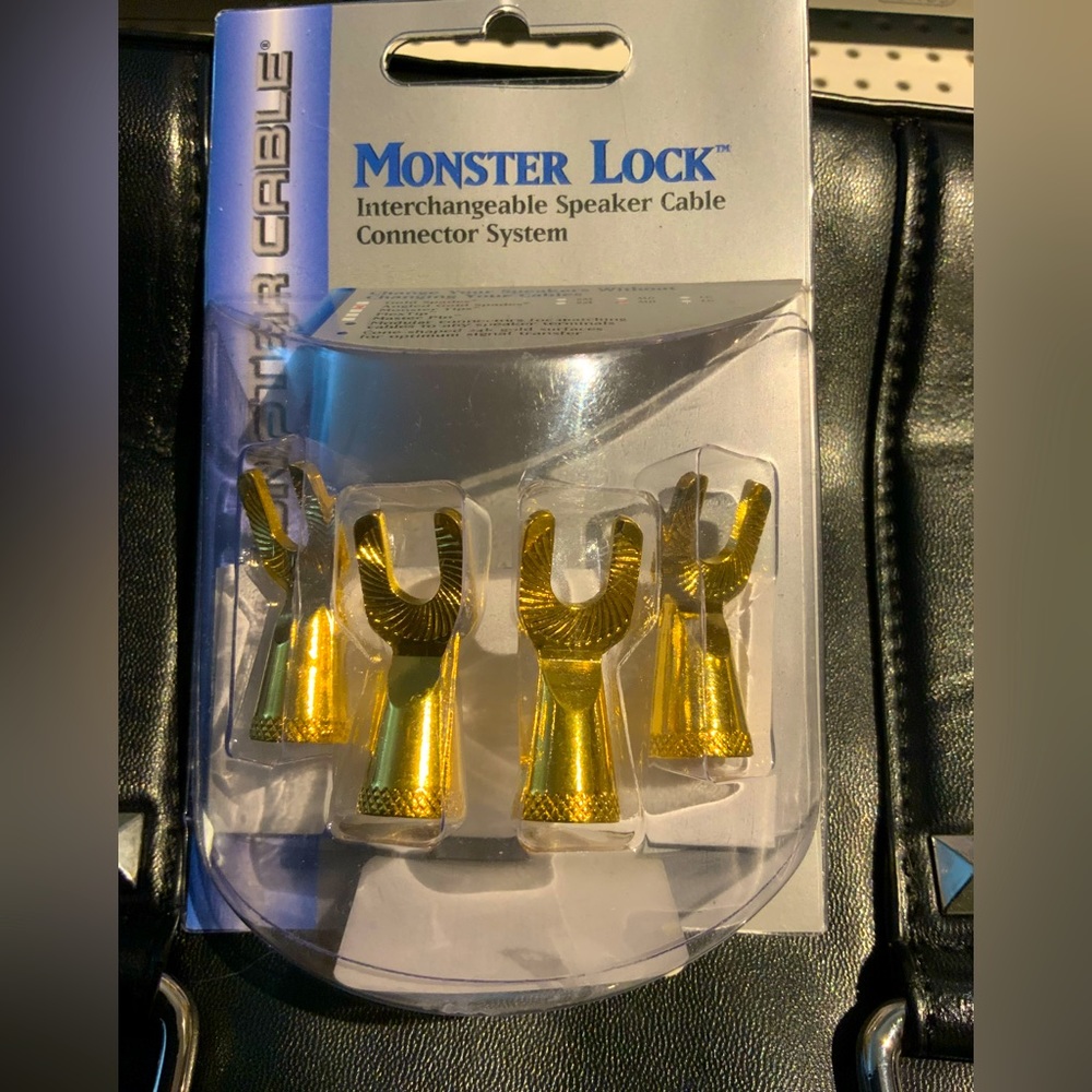 Monster professional sound cable connector